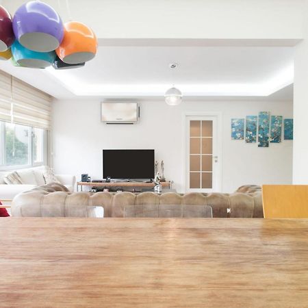 Central And Vibrant Flat With Balcony In Besiktas Истанбул Екстериор снимка