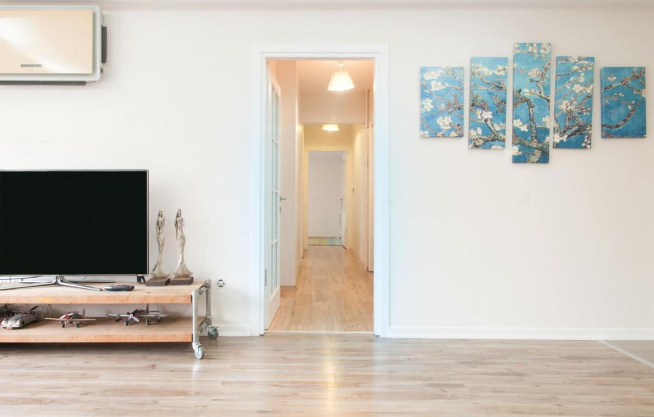 Central And Vibrant Flat With Balcony In Besiktas Истанбул Екстериор снимка
